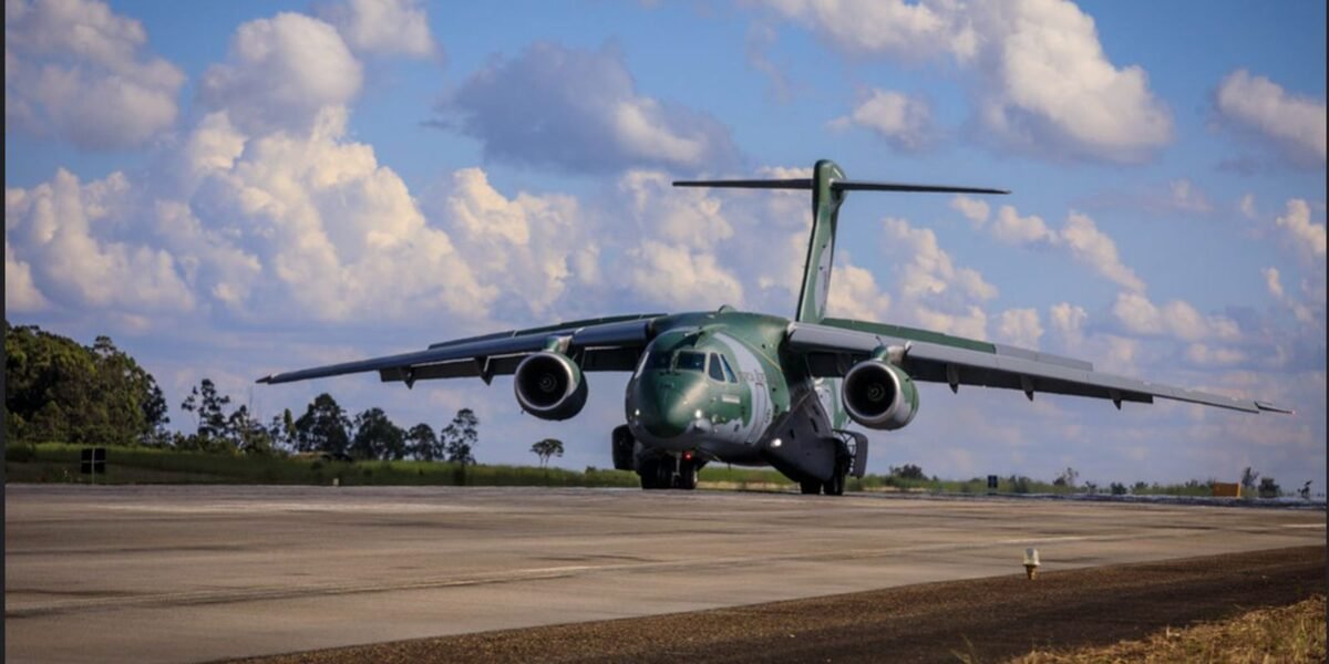 Primeiro avião de resgate parte de Tel Aviv trazendo 211