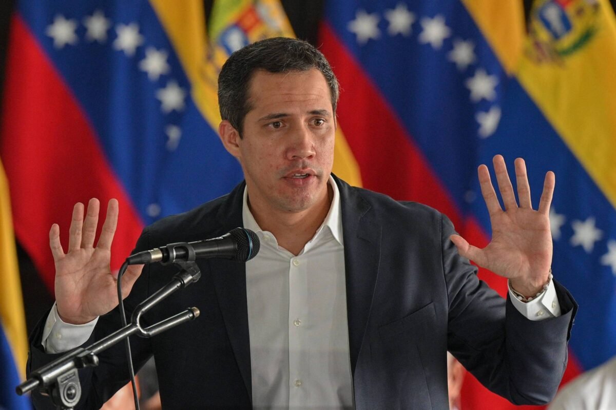Venezuela emite mandado de prisão contra Juan Guaidó - 06/10/2023