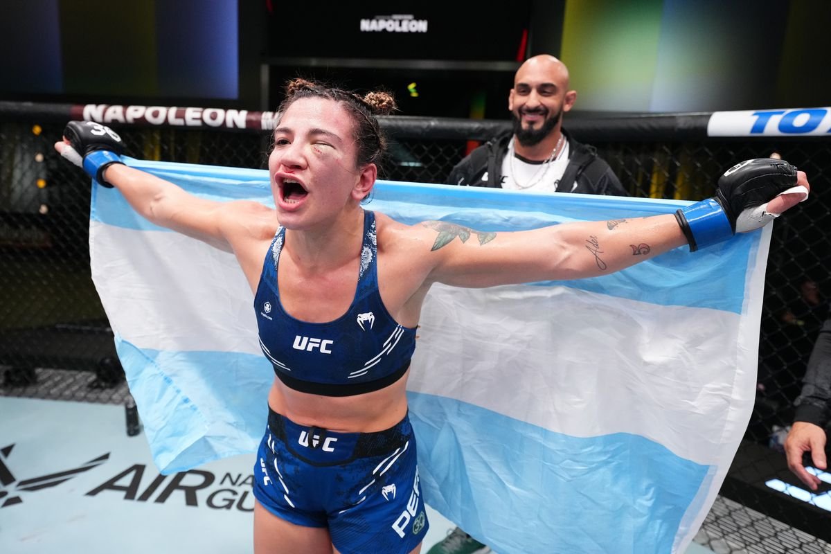 Ailin Perez encontra forma inusitada de comemorar vitória no UFC