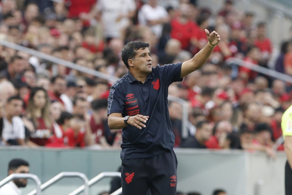 Athletico acumula desfalques contra o Fortaleza; veja a escalação