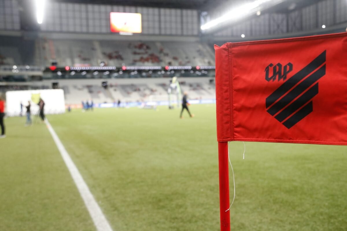 Athletico e o bolo do centenário. Sem cereja?