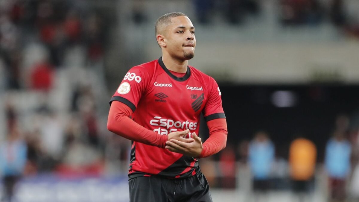 Barcelona decide por ter Vitor Roque já em janeiro