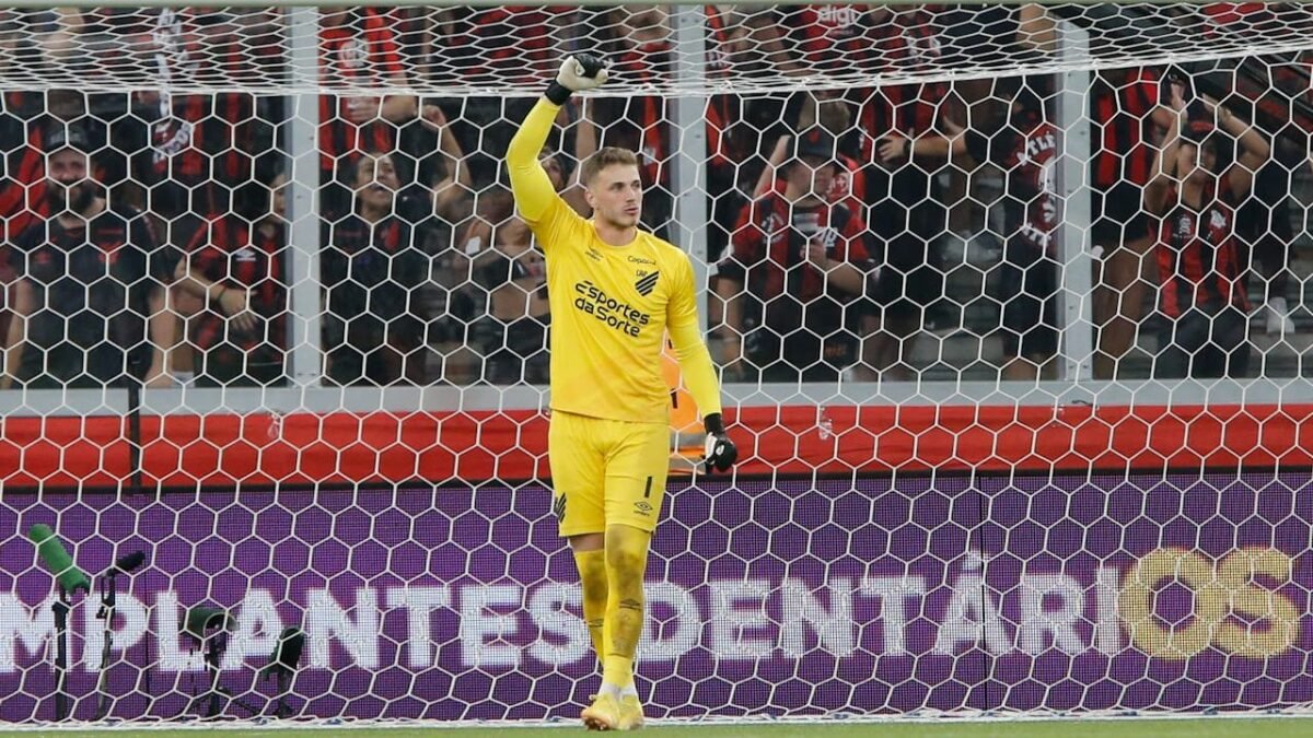 Bento, do Athletico, é convocado para a seleção brasileira