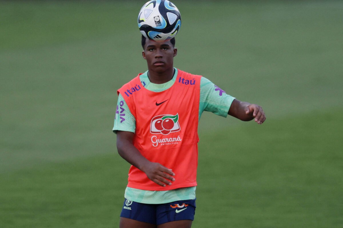 Brasil pega Colômbia com expectativa de estreia de Endrick -