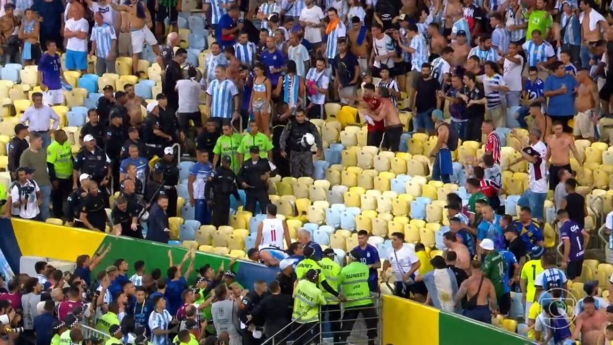 Brasil x Argentina tem briga generalizada de torcidas no Maracanã
