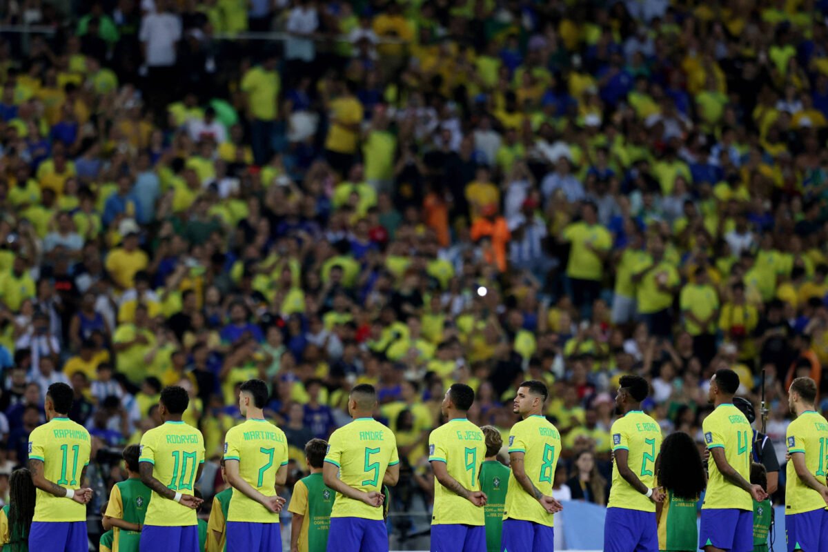 Briga entre torcedores impede início de Brasil x Argentina no