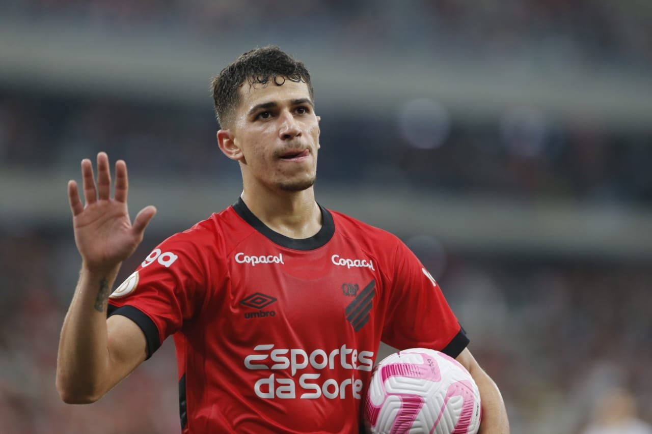 Decisivo no Athletico, Vitor Bueno lidera estatísticas no Brasileirão