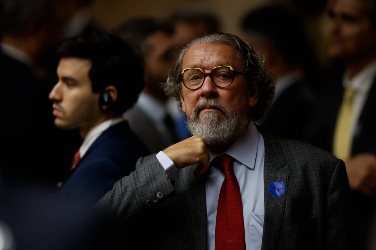 Extremismo, no Brasil e em Portugal, é reflexo de sociedade