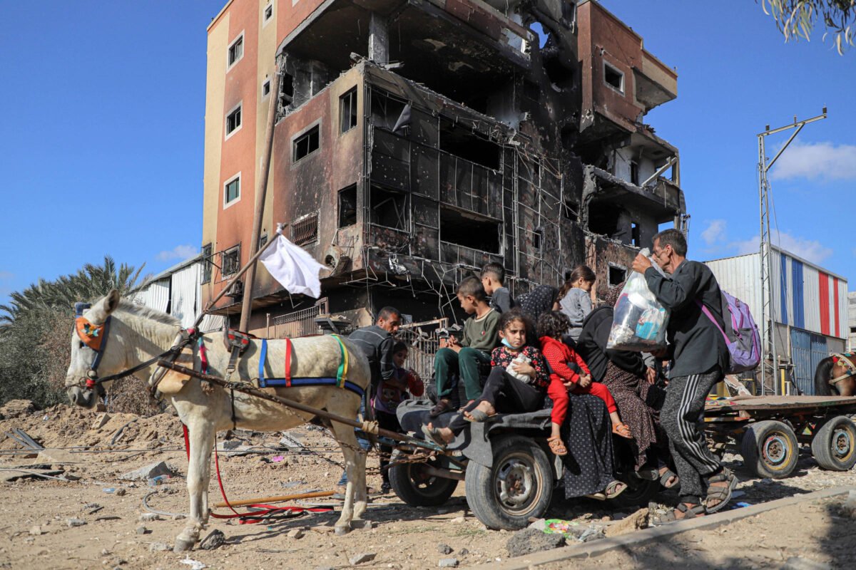 Família busca contato com brasileira em Gaza - 22/11/2023 -