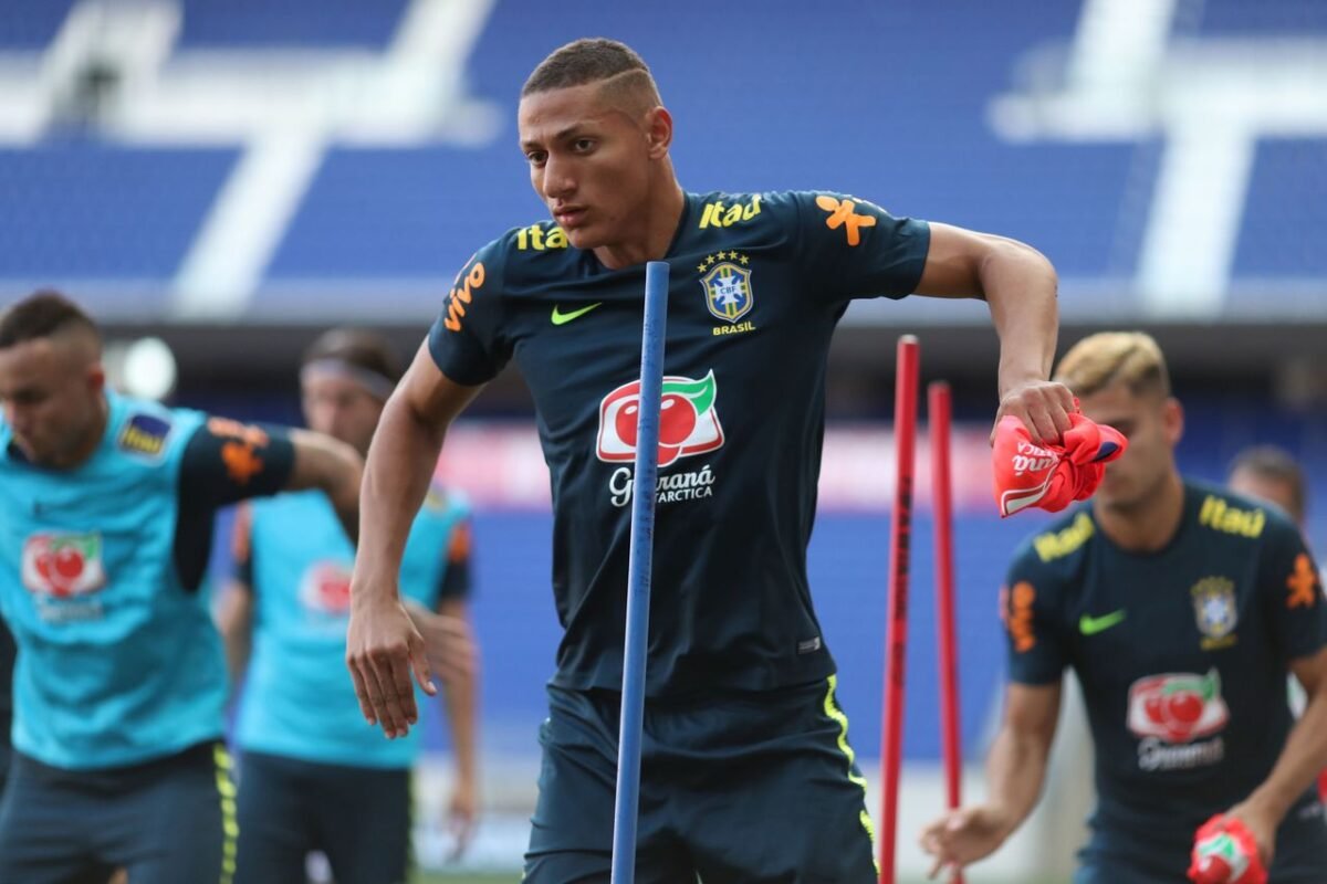 Fora da seleção, Richarlison diz que passará por cirurgia no