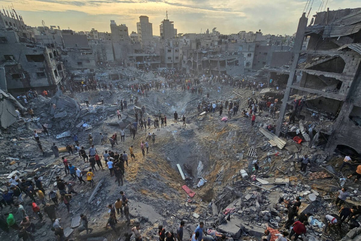 Guerra Israel-Hamas chega a um mês sem respostas fáceis -