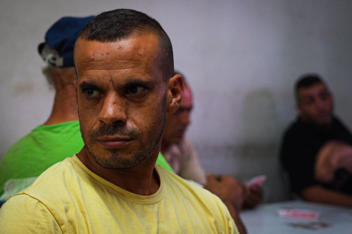 Guerra deixa milhares de palestinos sem emprego em Israel -