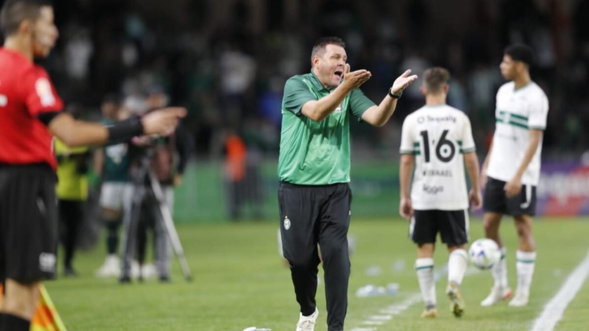Kosloski se exime de culpa no Coritiba: "Pagamos o preço"