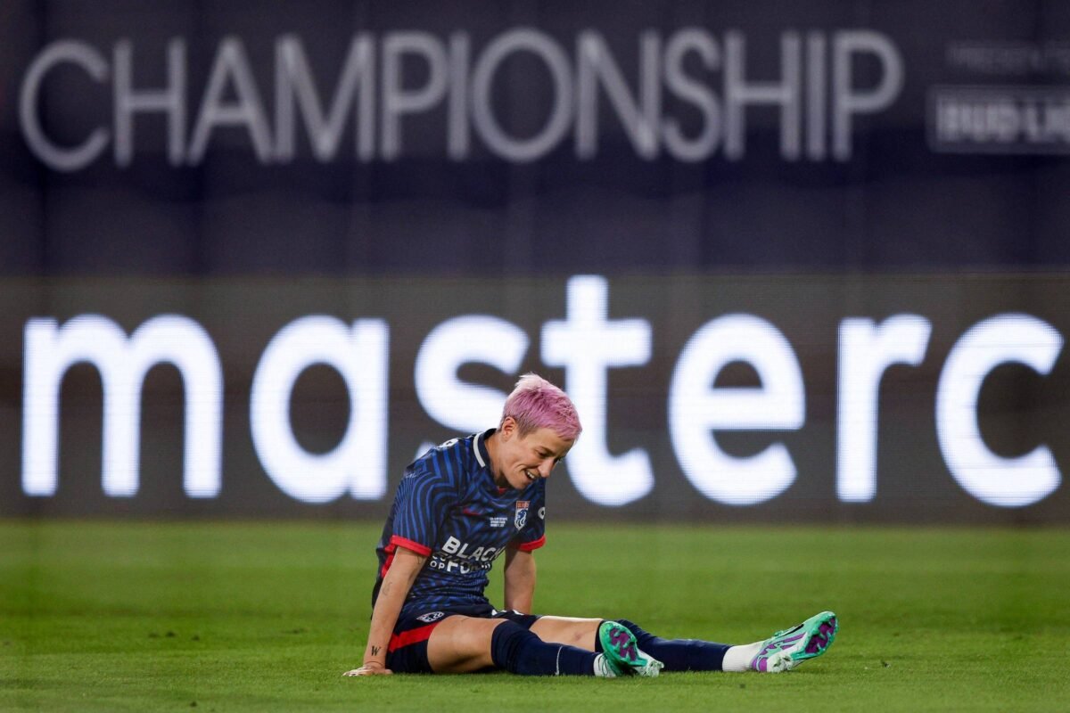 Megan Rapinoe sofre lesão no início do último jogo de