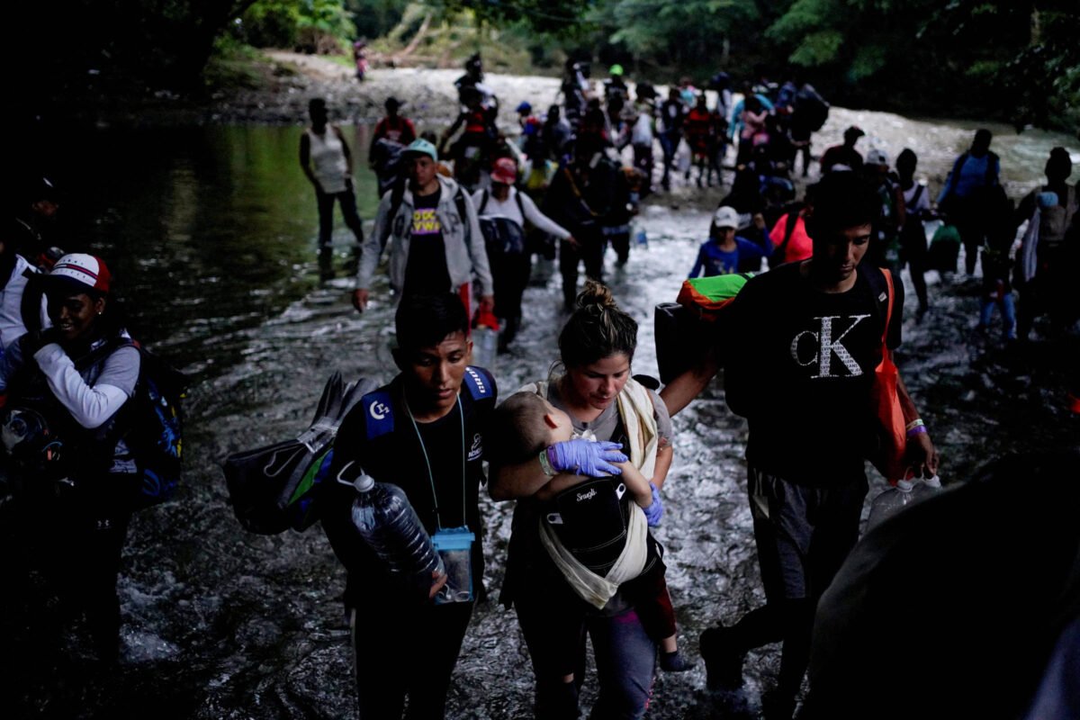 Migrantes são vítimas de estupro ao cruzar selva da morte
