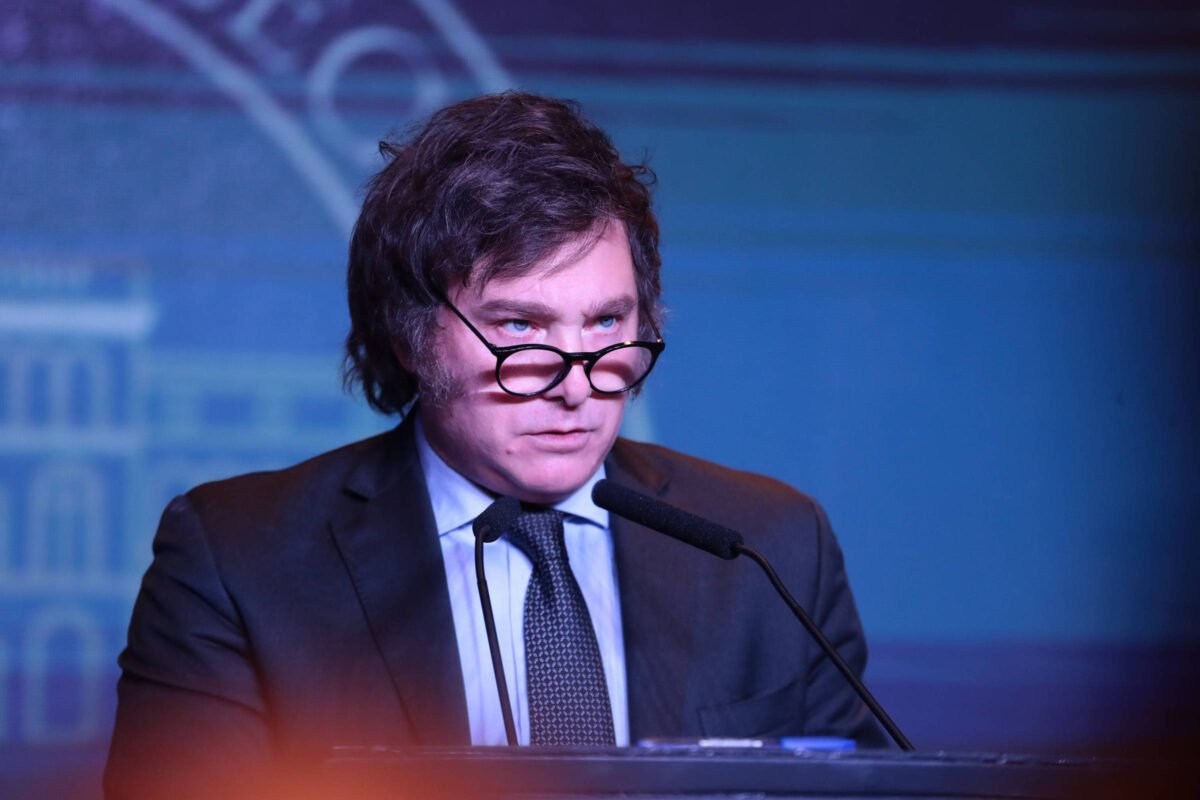 Milei enfrentará recessão na Argentina em 2024, diz IIF -