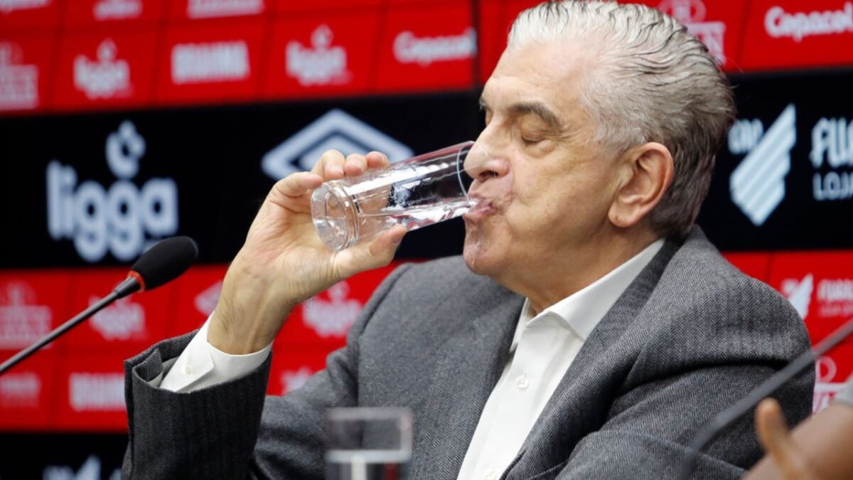 Petraglia sobre bate-chapa em eleição do Athletico: "Aventureiros"