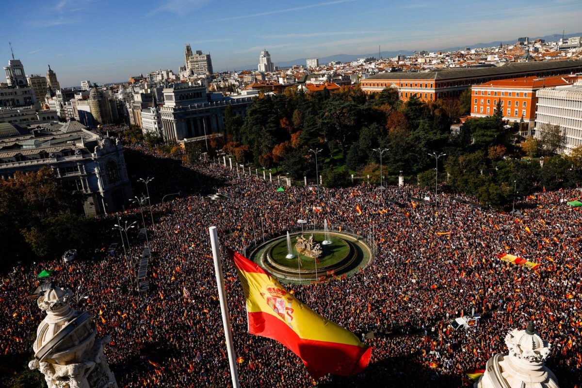 Protesto em Madri rechaça anistia a separatistas catalães - 18/11/2023