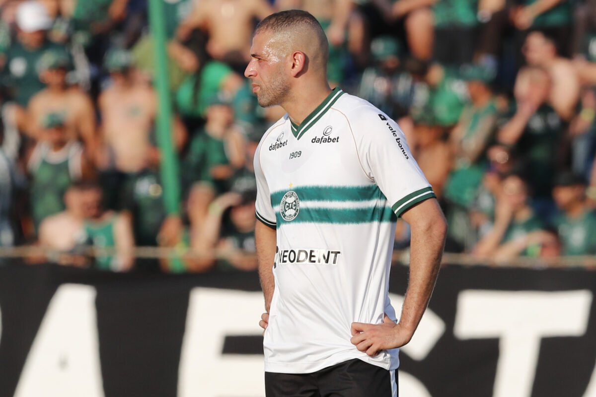 Slimani e Henrique têm lesões confirmadas