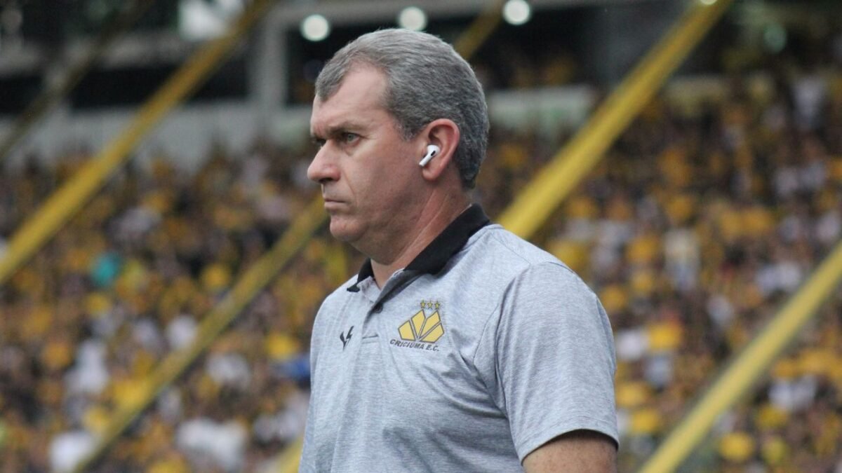 Técnico da Série B revela sondagem do Coritiba para 2024