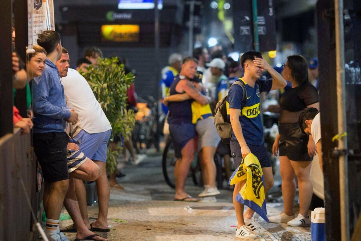 Torcedores brigam em Copacabana após final da Libertadores - 04/11/2023