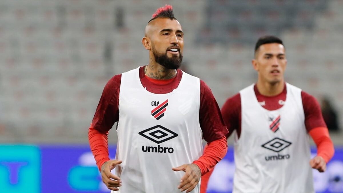 Vidal volta para reta final recuperação, mas tem futuro incerto
