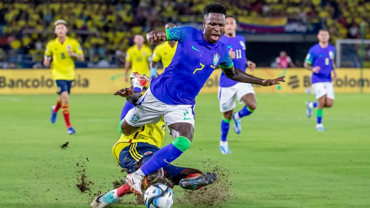 Vinicius Júnior sofre lesão e desfalca seleção contra a Argentina