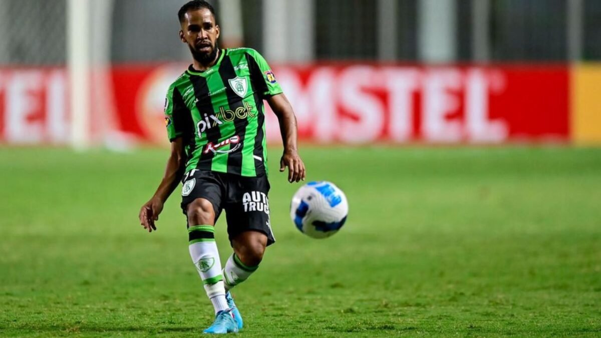 América-MG rescinde com atacante após poto polêmica