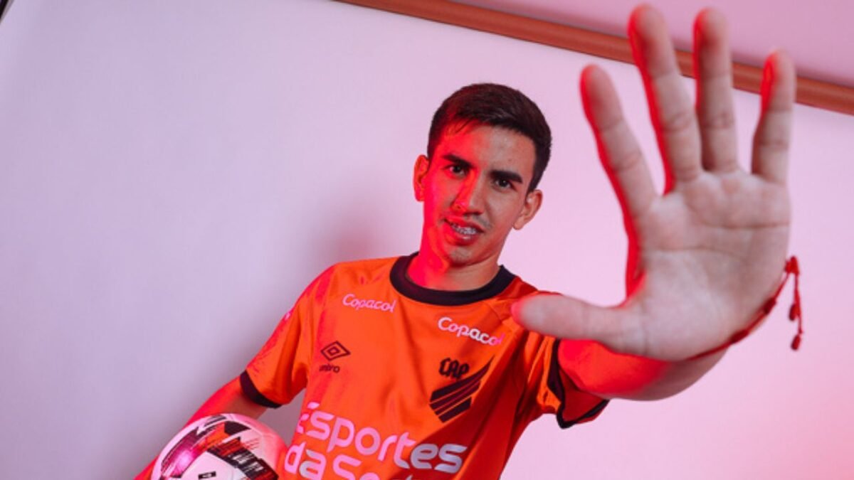 Athletico fecha a contratação de atacante paraguaio