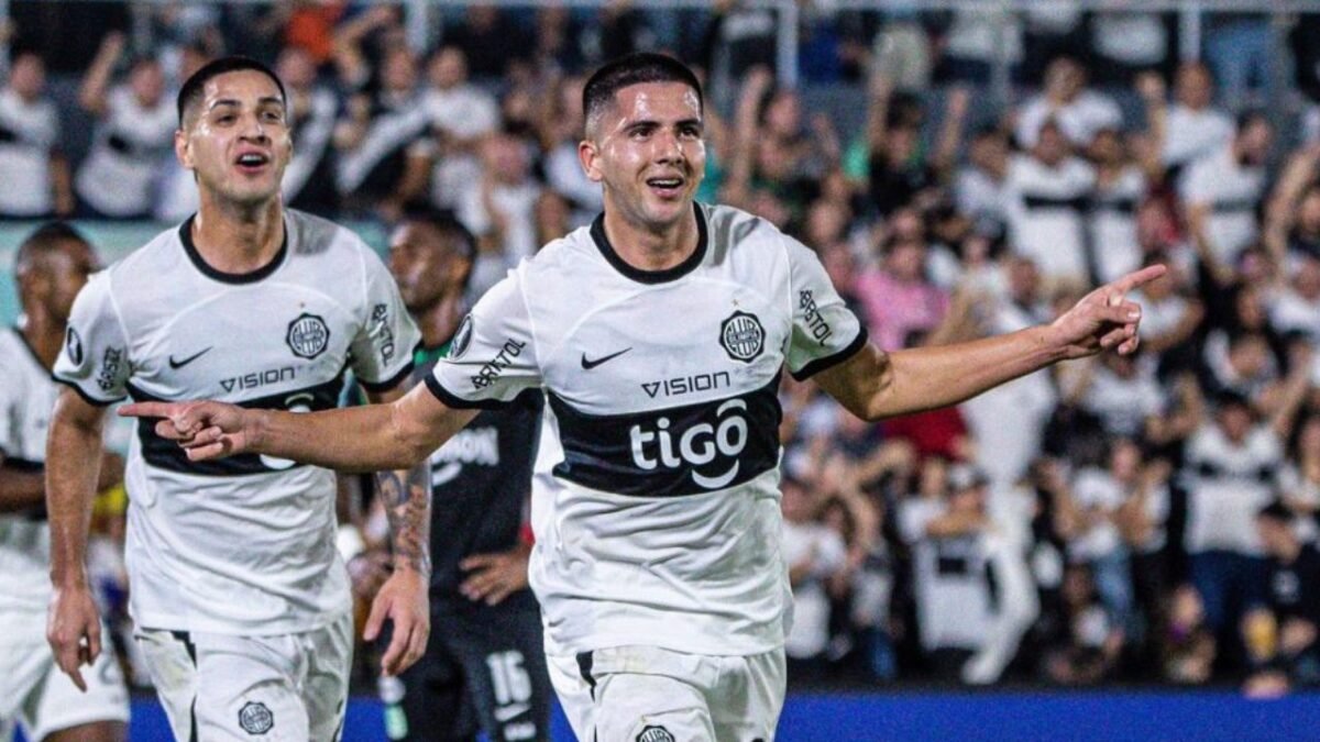 Athletico negocia com zagueiro destaque da Libertadores