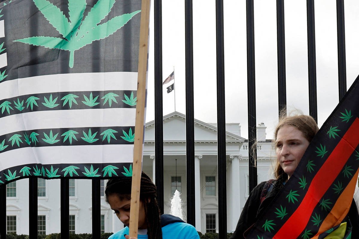 Biden amplia perdão por porte e uso de maconha nos