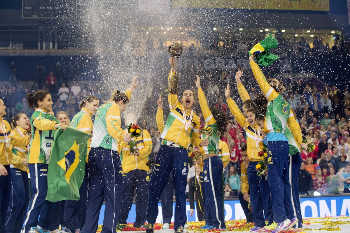 Brasil celebra dez anos de título mundial de handebol -