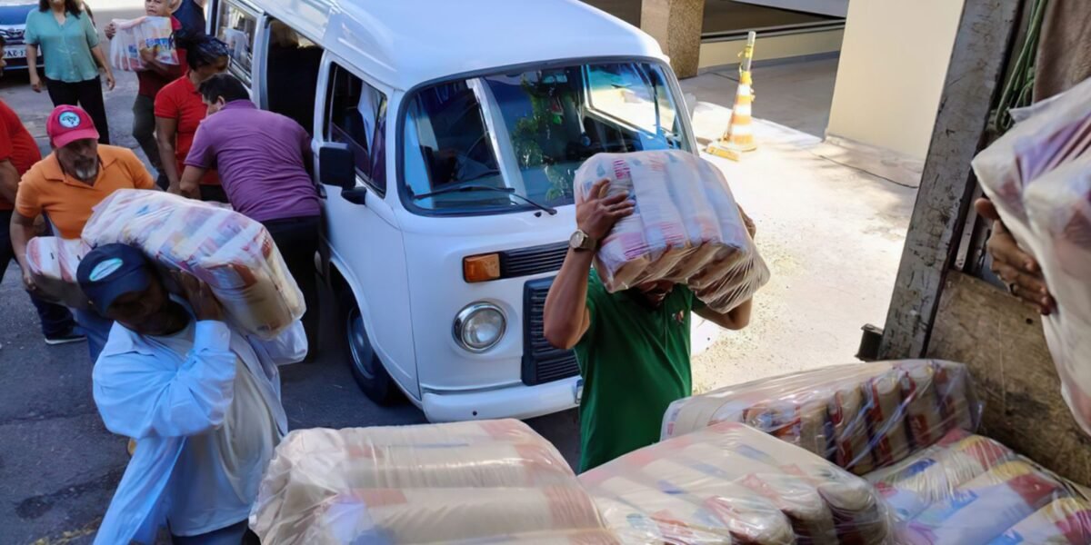 Brasil entrega 11 toneladas de alimentos doados pelo MST a