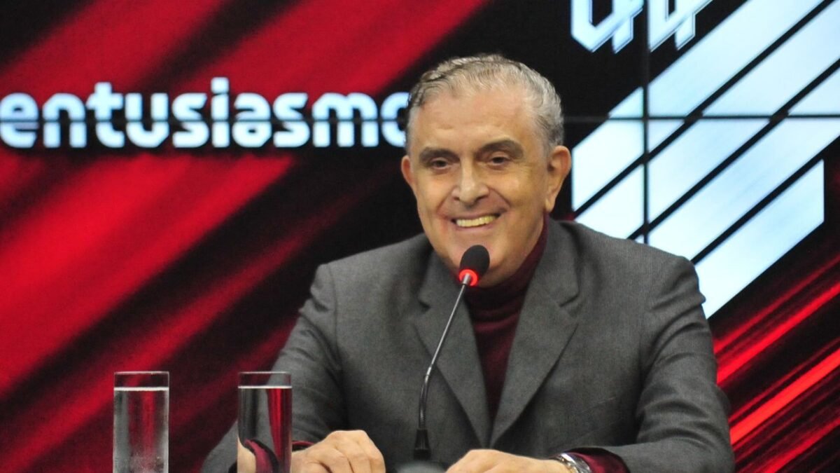 Candidato único, Petraglia é aclamado presidente do Athletico