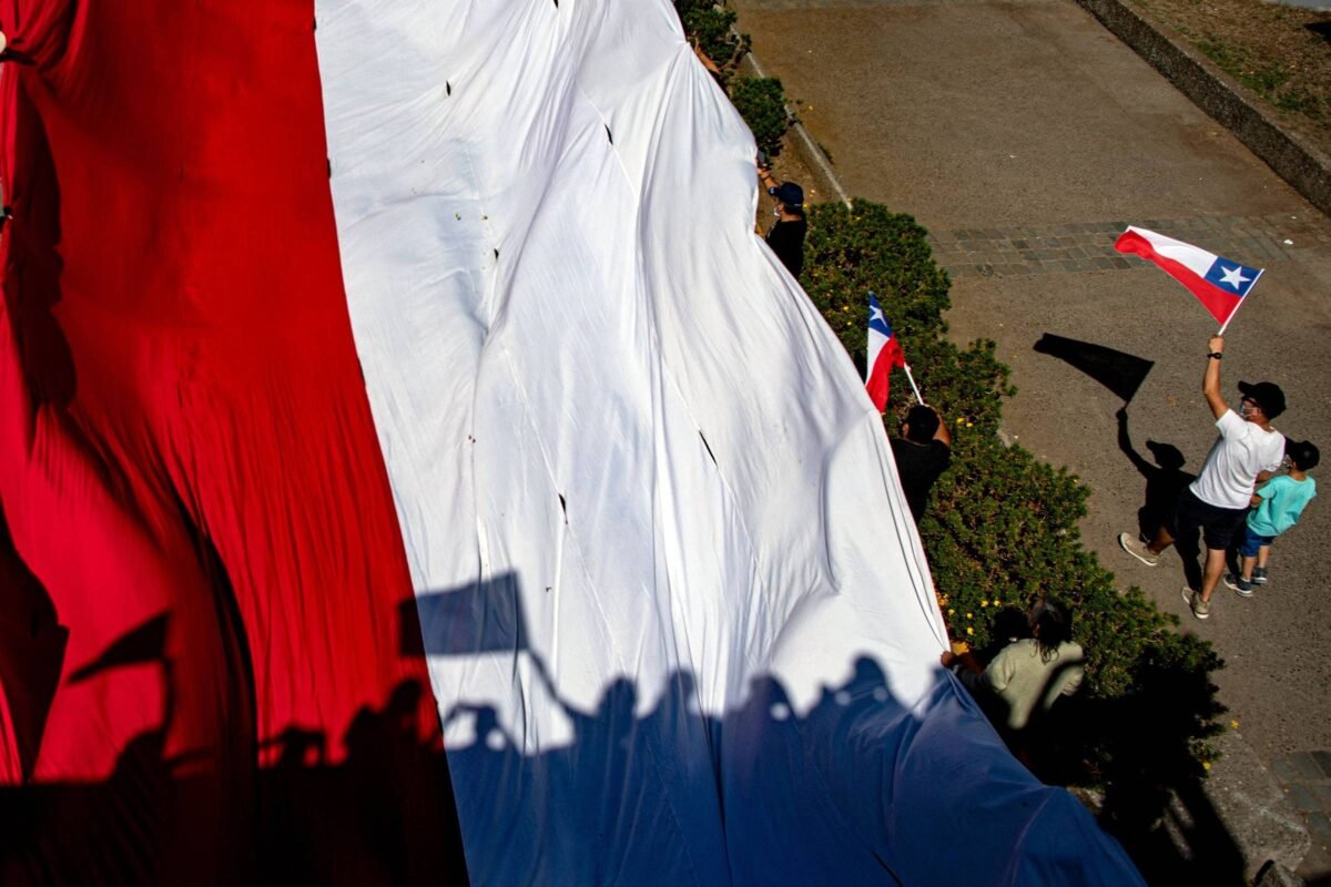 Chile volta às urnas para decidir sobre nova Constituição -
