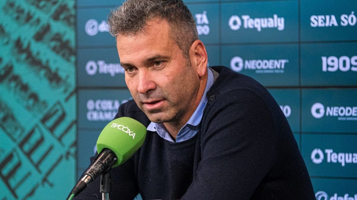 Coritiba anuncia saída de head de futebol, Artur Moraes