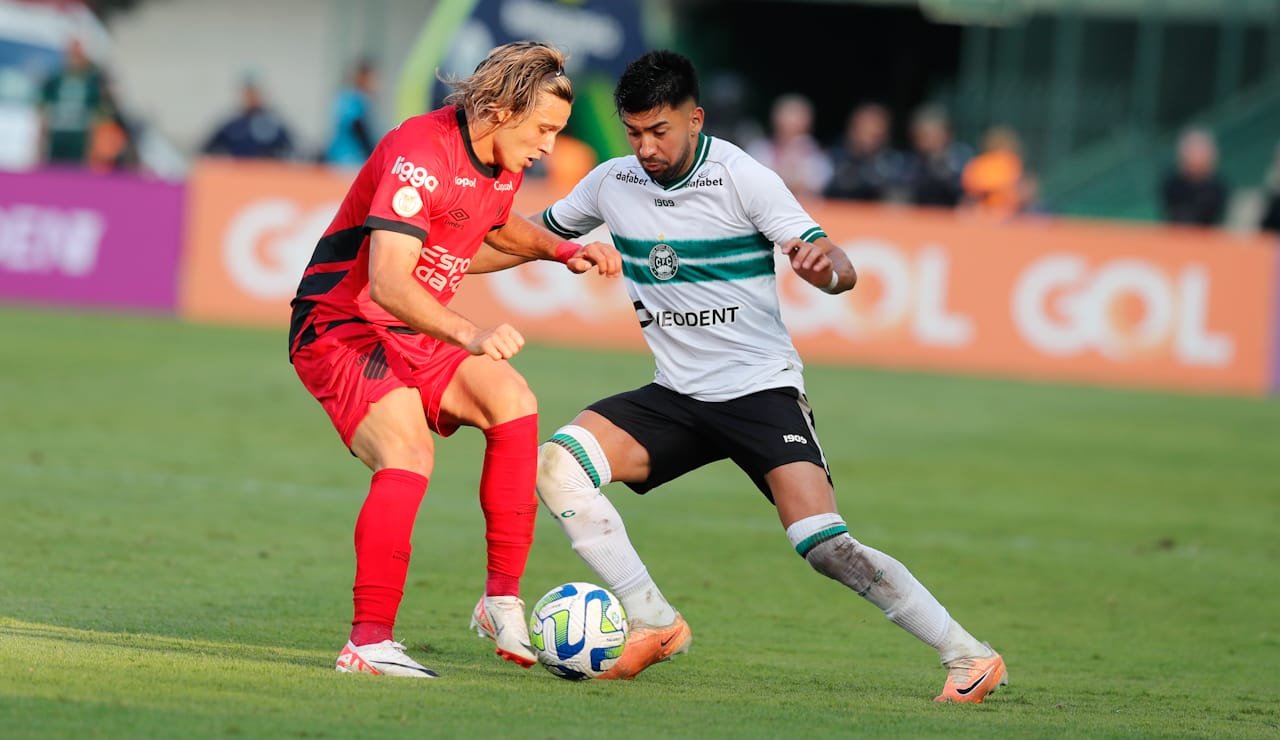 Dupla Atletiba lambe as feridas para tentar melhorar no ano