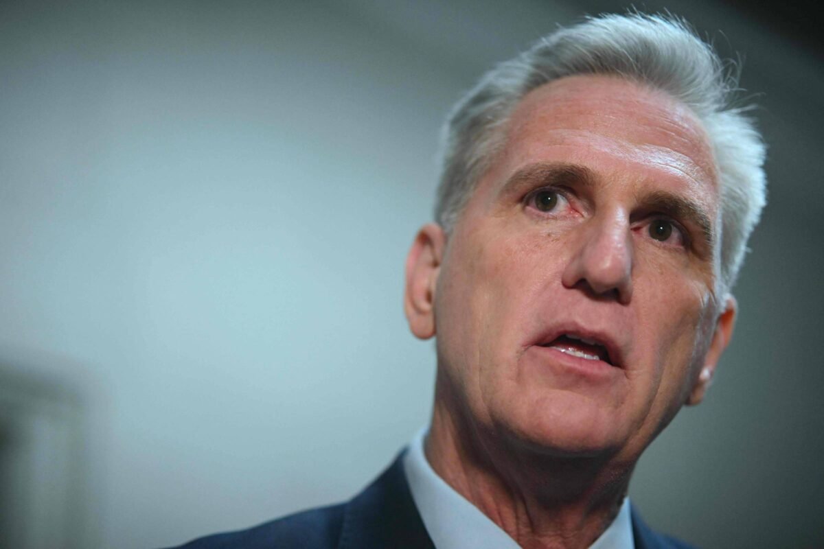 EUA: Kevin McCarthy anuncia renúncia ao cargo de deputado -