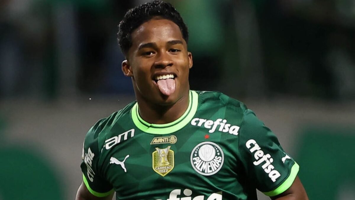 Endrick desembarca na Espanha para conhecer companheiros