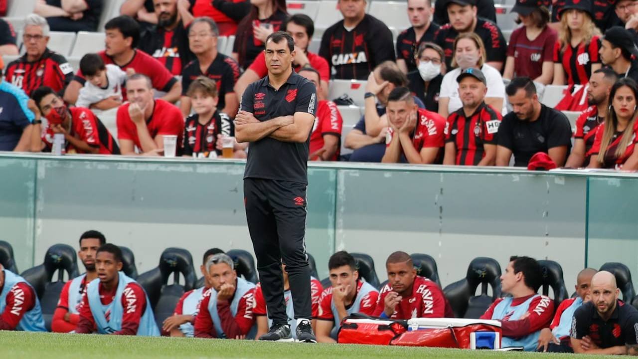 Ex-técnico do Athletico revela discussão com Petraglia