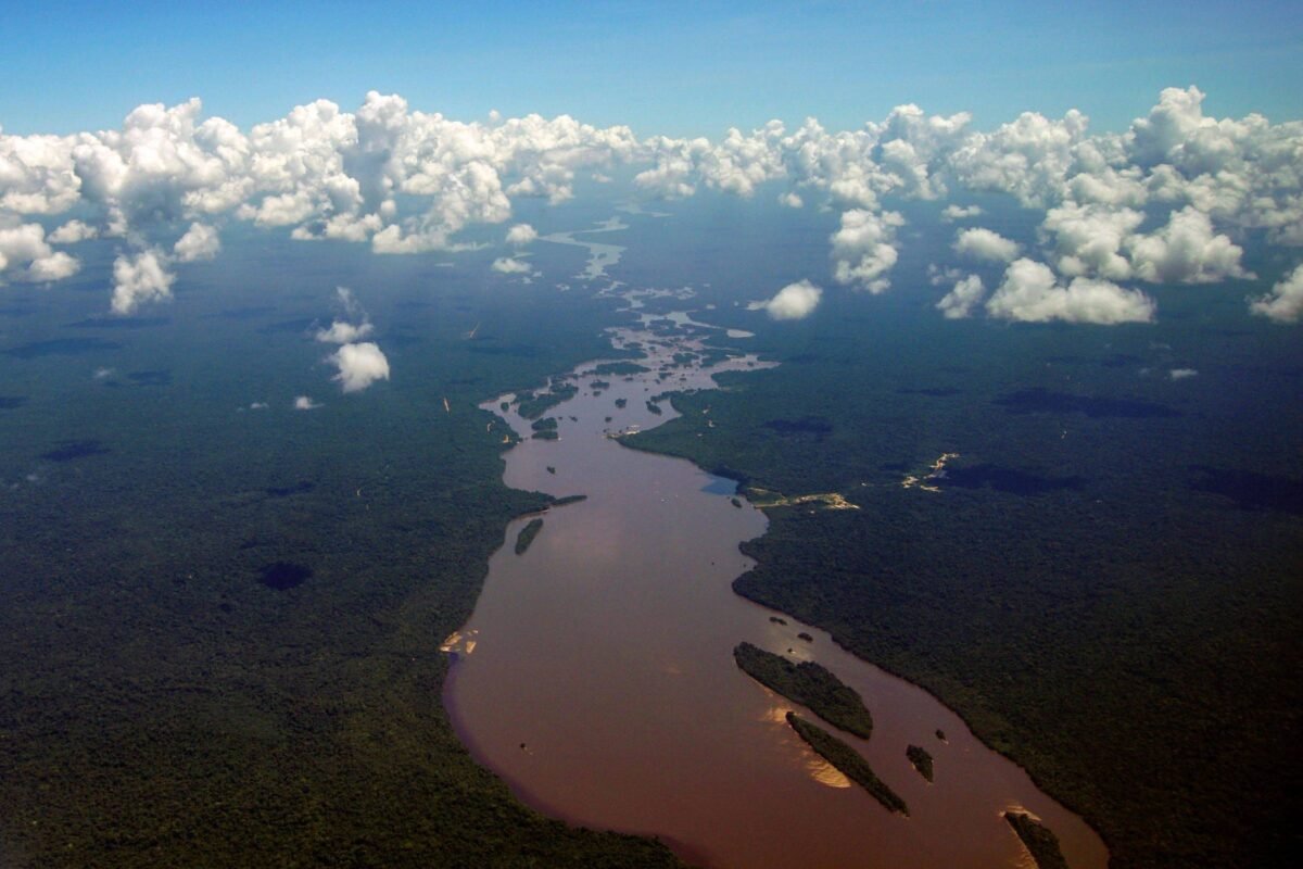 Helicóptero da Guiana desaparece perto da Venezuela - 07/12/2023 -