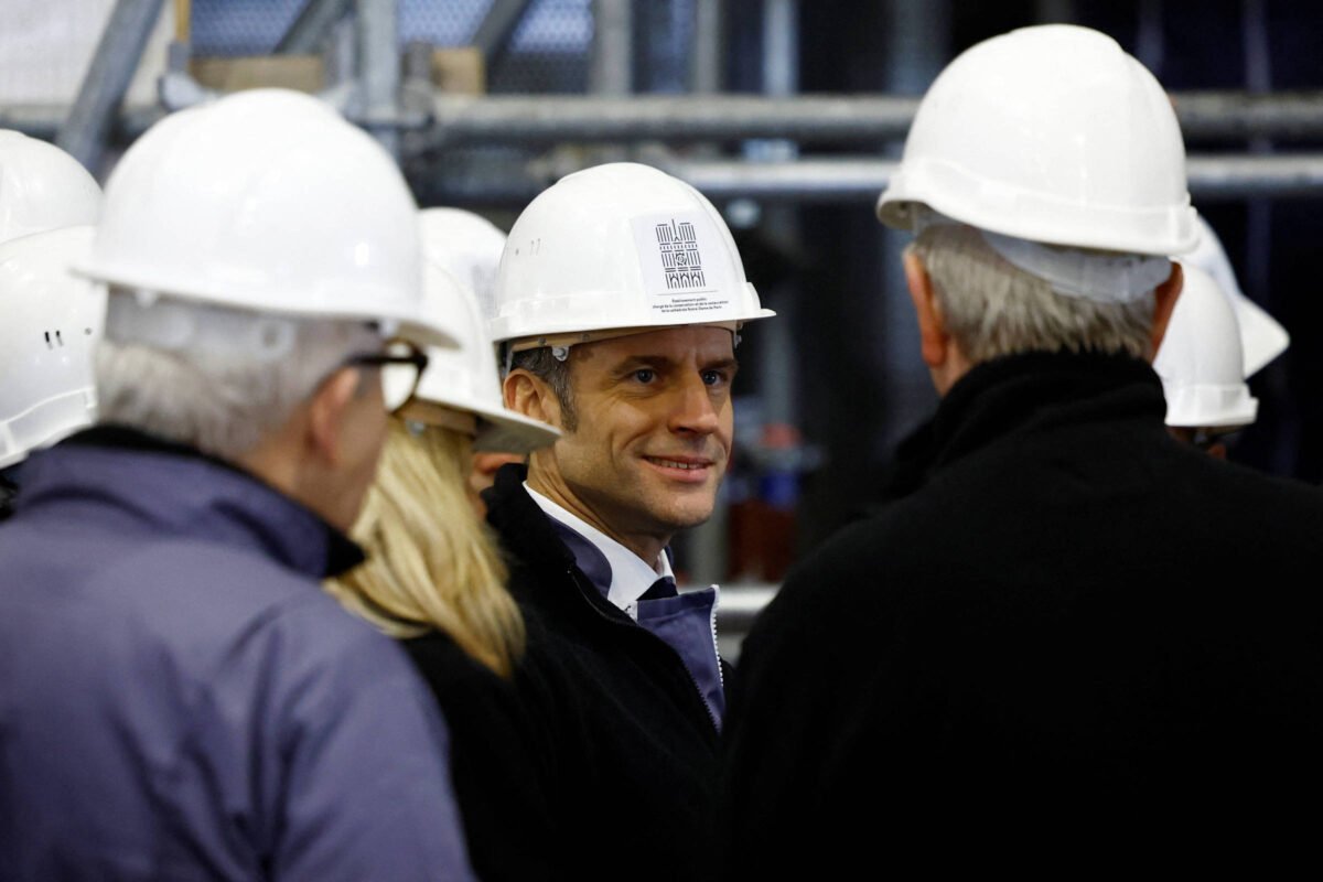 Macron recebe críticas por permitir rito judaico no Eliseu -
