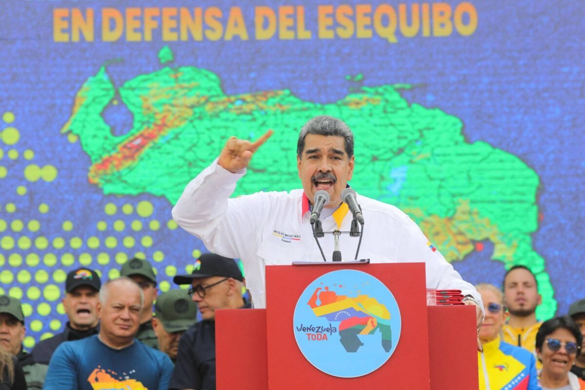 Maduro diz que queda de helicóptero foi 'mensagem do além'