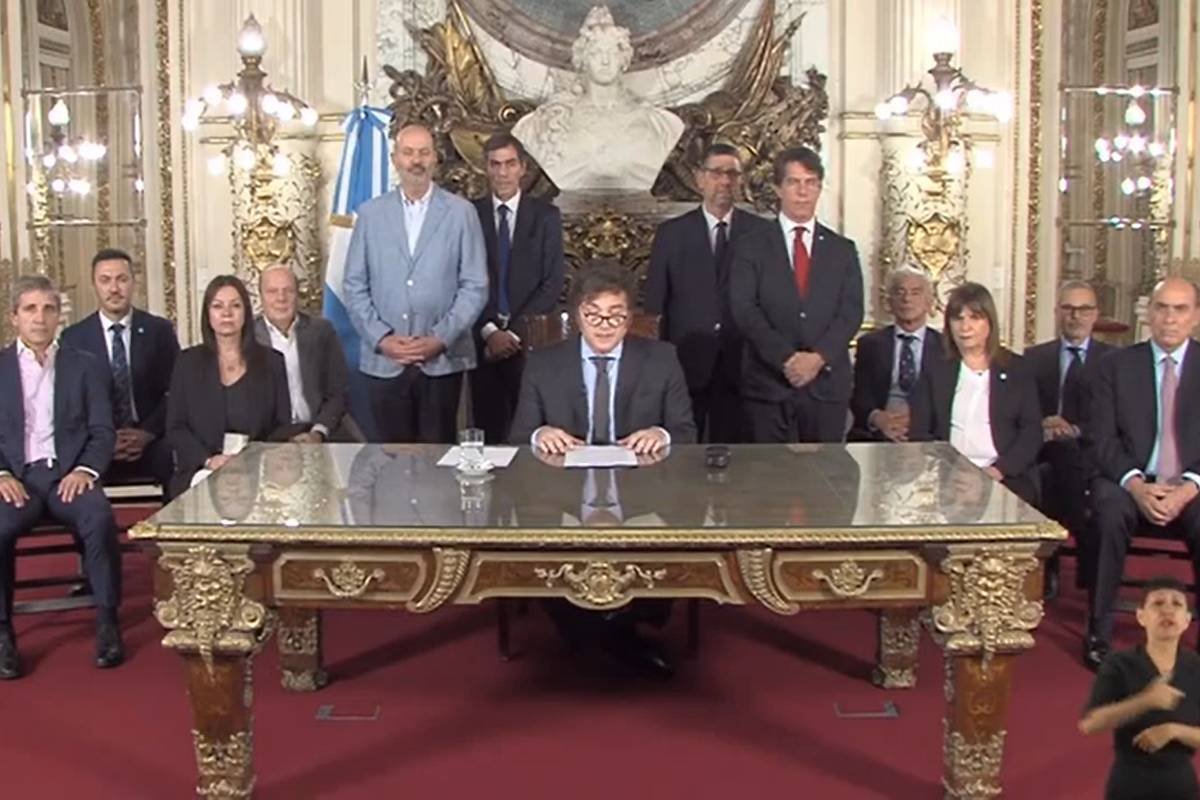 Milei anuncia 'megadecreto' de desregulação da economia - 20/12/2023 -
