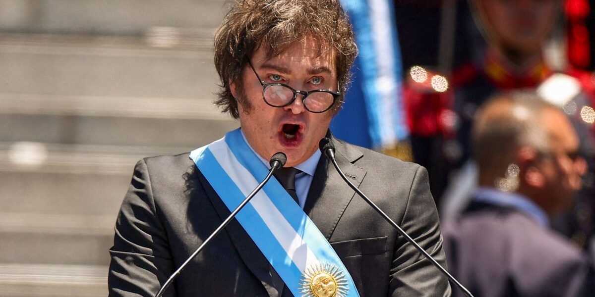 Milei diz que ajuste fiscal é única alternativa para a