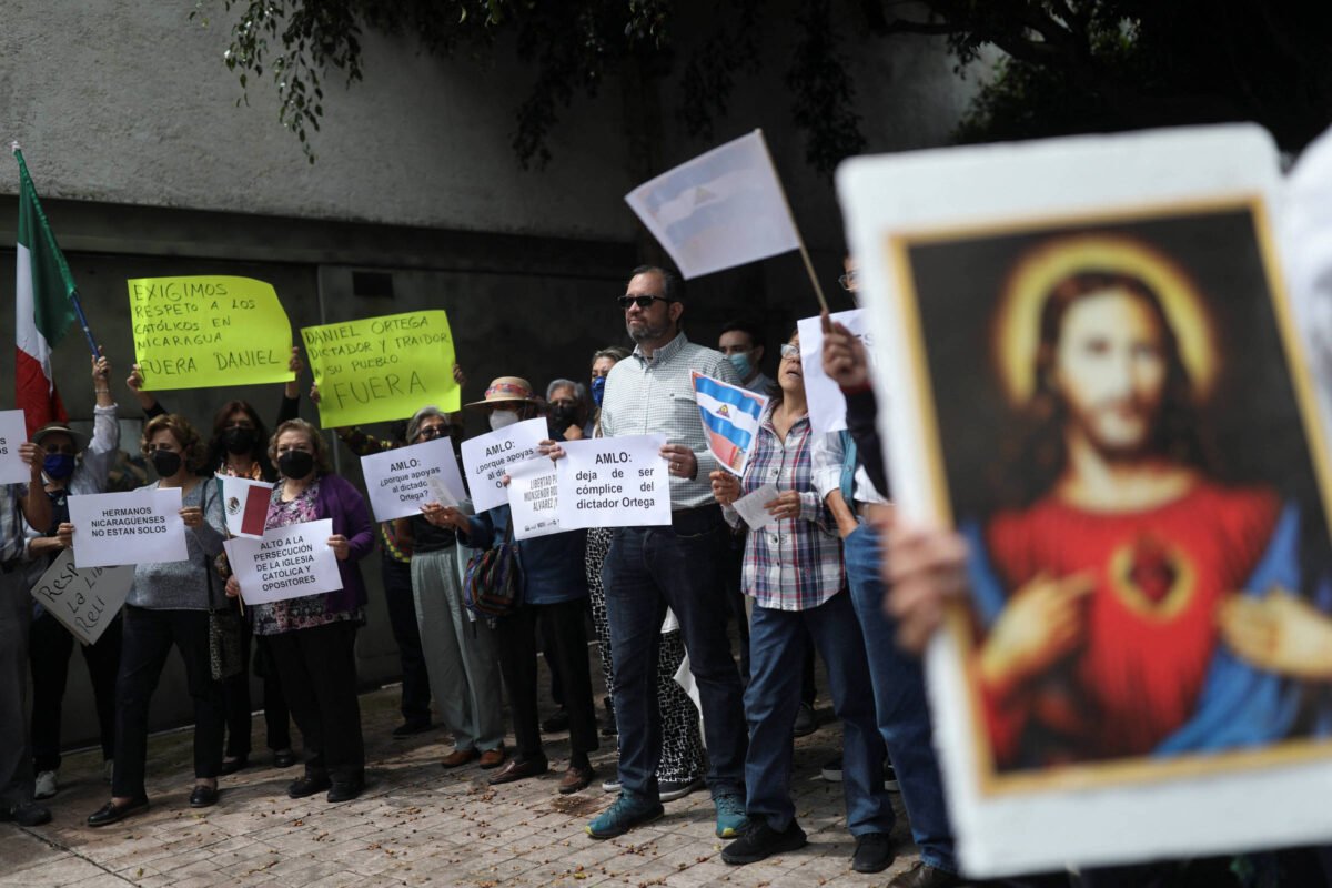 Nicarágua prende mais 2 padres em onda de detenções -