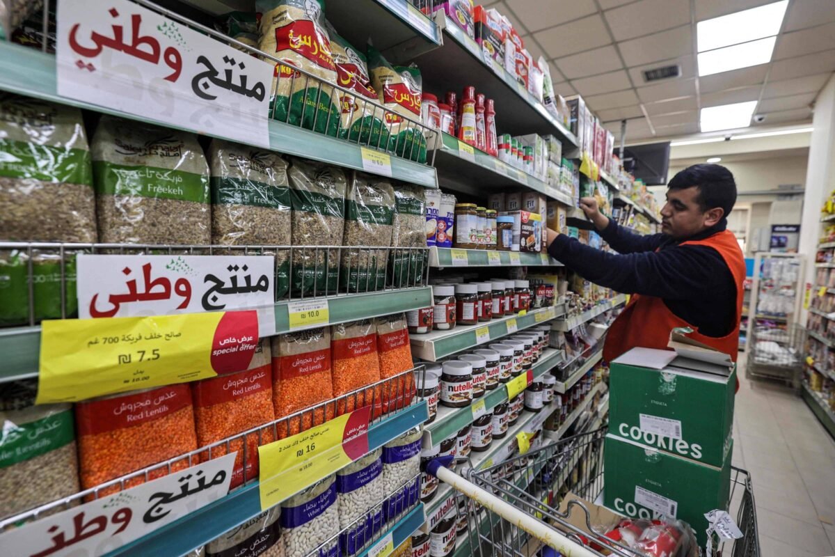 Palestinos na Cisjordânia boicotam produtos de Israel - 27/12/2023 -