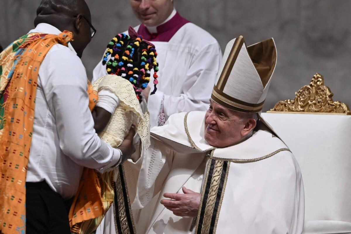 Papa Francisco critica a guerra na Missa do Galo -