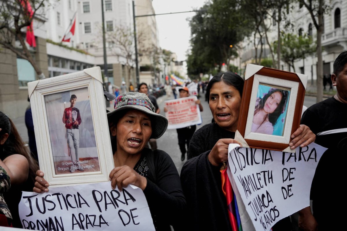 Peru tem instável normalidade 1 ano após queda de Castillo