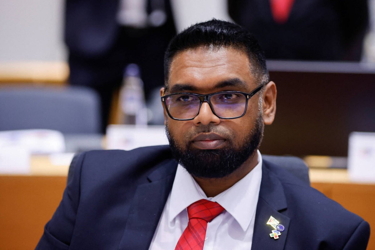 Presidente da Guiana diz que Defesa está em 'alerta total'